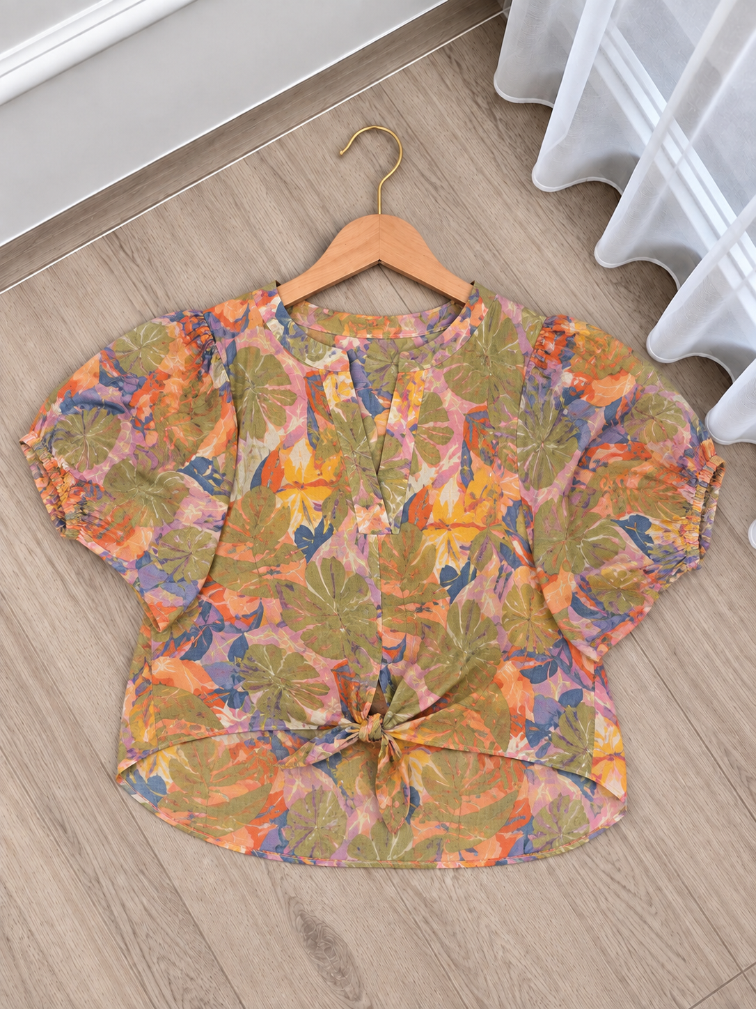 Blusa Floral Multicolor con Nudo Frontal