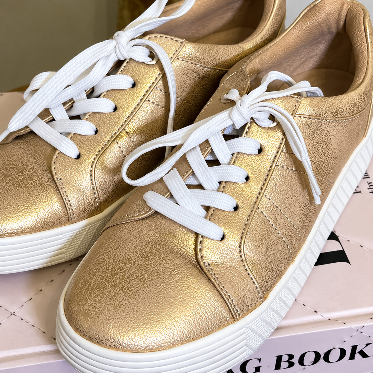 TENIS SOUL DORADOS