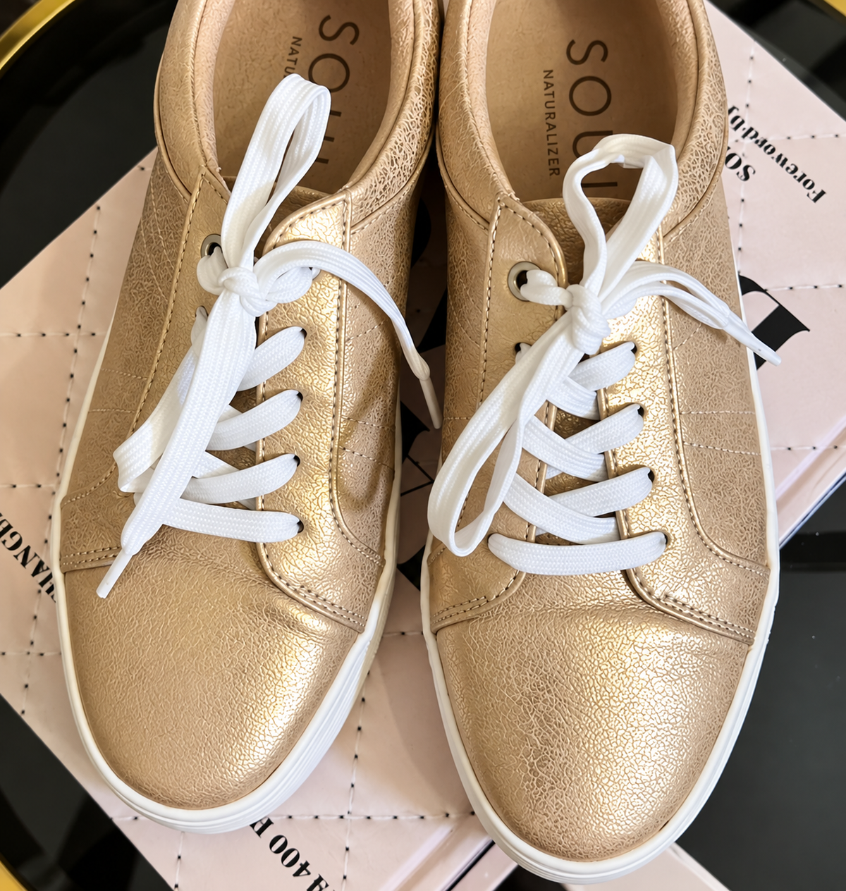 TENIS SOUL DORADOS
