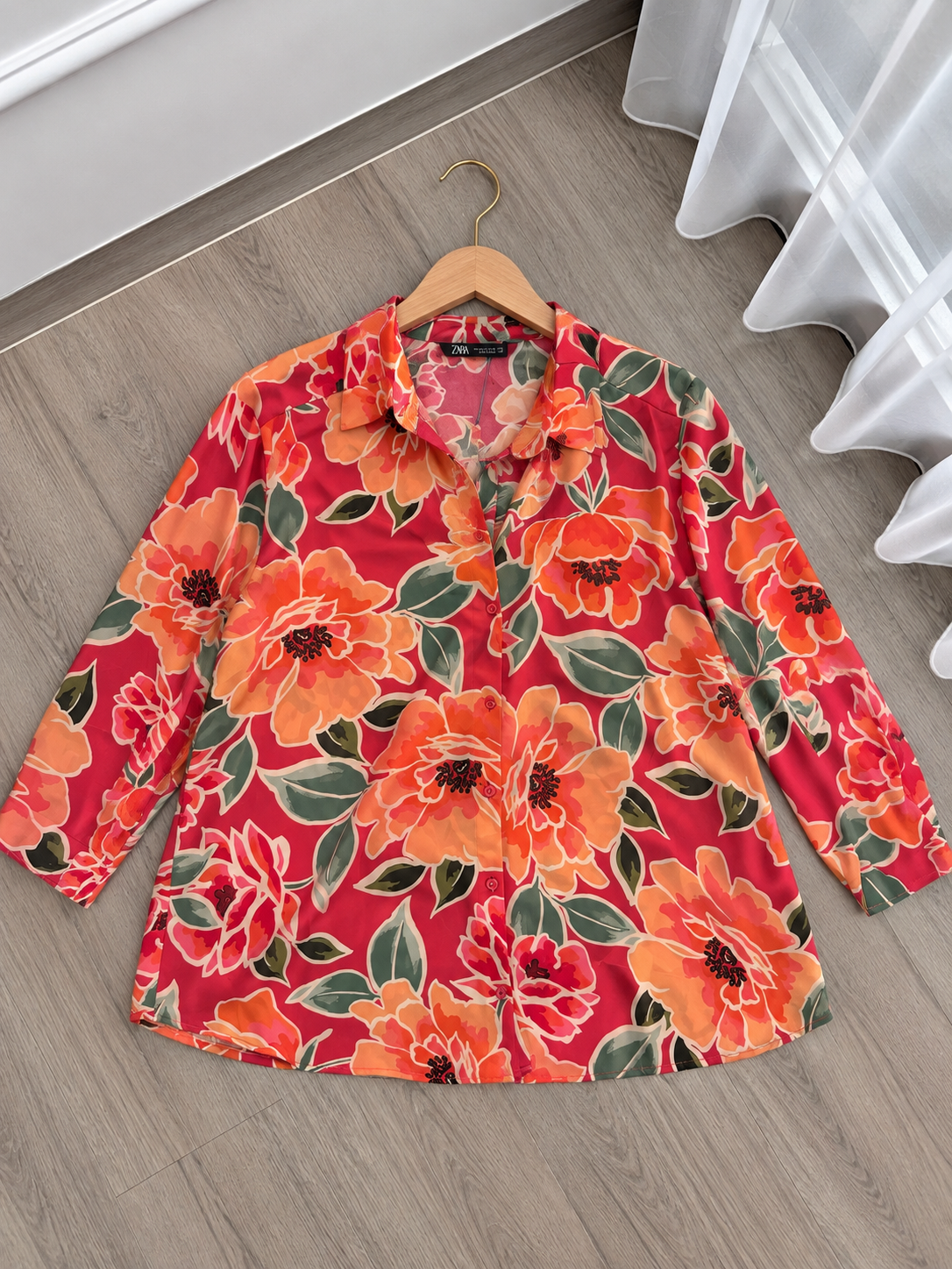 Blusa Floral Roja de Manga Larga